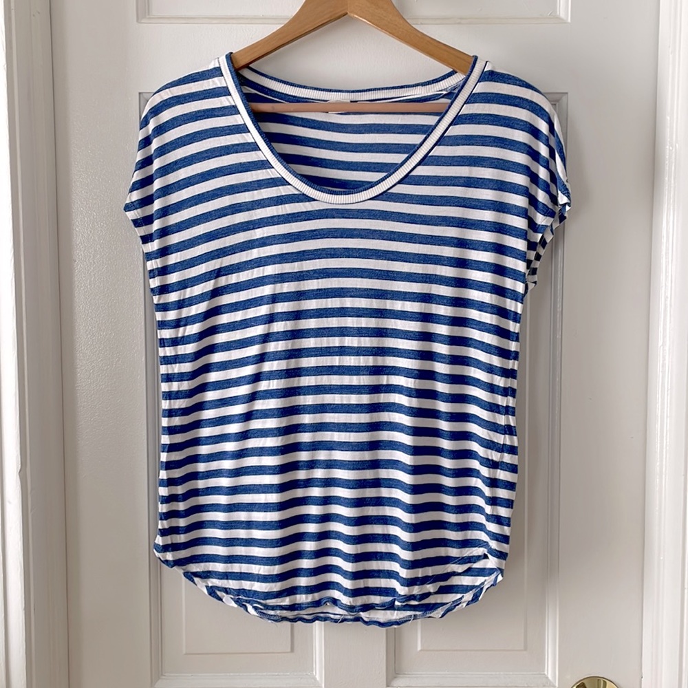 Gap Blue and White Striped Tee Shirt